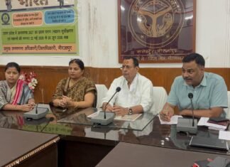 मिर्जापुर में डीएम ने रविवार शाम तक हर गांव में बिजली बहाल करने का दिया अल्टीमेटम