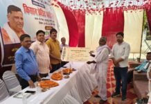 मिर्जापुर में किसान क्रेडिट कार्ड मेगा कैंप आयोजित, पांच किसानों को 15 लाख रुपये का ऋण वितरित