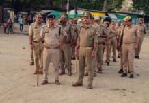 बकरीद को लेकर मीरजापुर पुलिस का फ्लैग मार्च, ड्रोन से रखी गई निगरानी