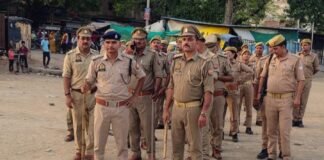 बकरीद को लेकर मीरजापुर पुलिस का फ्लैग मार्च, ड्रोन से रखी गई निगरानी