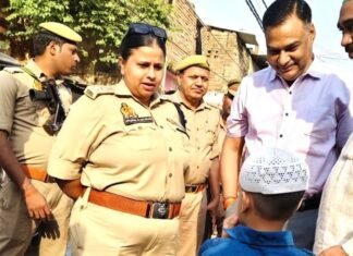 मिर्जापुर में बकरीद पर हाई अलर्ट: डीएम-एसपी ने शहर में किया फ्लैग मार्च