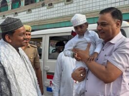 डीएम पवन गंगवार की आत्मीयता ने जीता दिल, बकरीद पर दिखी इंसानियत की मिसाल
