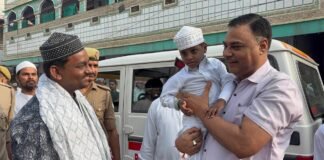 डीएम पवन गंगवार की आत्मीयता ने जीता दिल, बकरीद पर दिखी इंसानियत की मिसाल