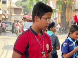 भीषण गर्मी में स्काउट-गाइड विद्यार्थियों ने बांटे शीतल पेय, सेवा भाव की मिसाल पेश की