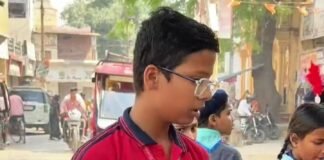 भीषण गर्मी में स्काउट-गाइड विद्यार्थियों ने बांटे शीतल पेय, सेवा भाव की मिसाल पेश की