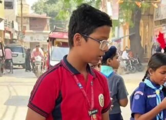 भीषण गर्मी में स्काउट-गाइड विद्यार्थियों ने बांटे शीतल पेय, सेवा भाव की मिसाल पेश की