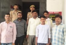 रानीबाग मार्ग पर जुआ खेलते छह लोग गिरफ्तार, ₹35,750 नकद और छह मोबाइल बरामद