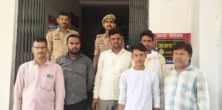रानीबाग मार्ग पर जुआ खेलते छह लोग गिरफ्तार, ₹35,750 नकद और छह मोबाइल बरामद