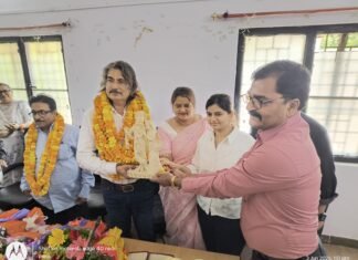 सीएमओ डॉ. सीएल वर्मा को भावभीनी विदाई, डॉ. कीर्ति कुमार मिश्रा का हुआ स्वागत