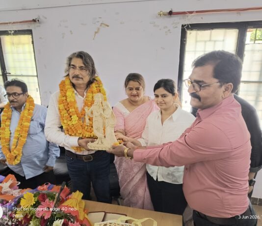 सीएमओ डॉ. सीएल वर्मा को भावभीनी विदाई, डॉ. कीर्ति कुमार मिश्रा का हुआ स्वागत