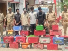 सुनसान स्थानों पर खड़े वाहनों को निशाना बनाने वाले गिरोह का पर्दाफाश, 24 बैटरियां व चोरी की पिकअप बरामद