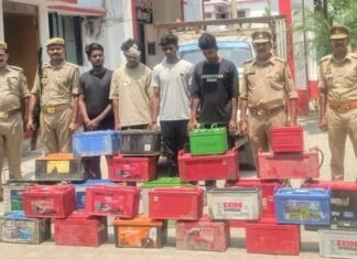 सुनसान स्थानों पर खड़े वाहनों को निशाना बनाने वाले गिरोह का पर्दाफाश, 24 बैटरियां व चोरी की पिकअप बरामद