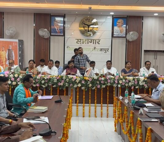 मंत्री नंदी की बैठक में एआईजी स्टाम्प को कारण बताओ नोटिस, समाज कल्याण अधिकारी को प्रतिकूल प्रविष्टि