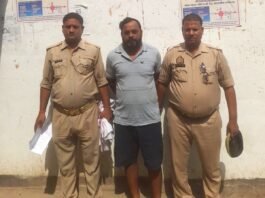 मिर्जापुर में10 किलो से अधिक गांजा के साथ तस्कर गिरफ्तार, मोटरसाइकिल भी जब्त