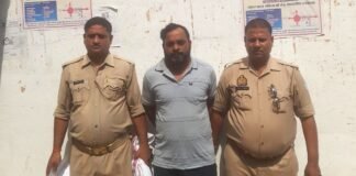मिर्जापुर में10 किलो से अधिक गांजा के साथ तस्कर गिरफ्तार, मोटरसाइकिल भी जब्त