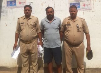 मिर्जापुर में10 किलो से अधिक गांजा के साथ तस्कर गिरफ्तार, मोटरसाइकिल भी जब्त