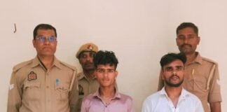 टेंपो में चोरी करने वाले दो आरोपी 24 घंटे के भीतर गिरफ्तार, 13 हजार रुपये और ऑटो बरामद