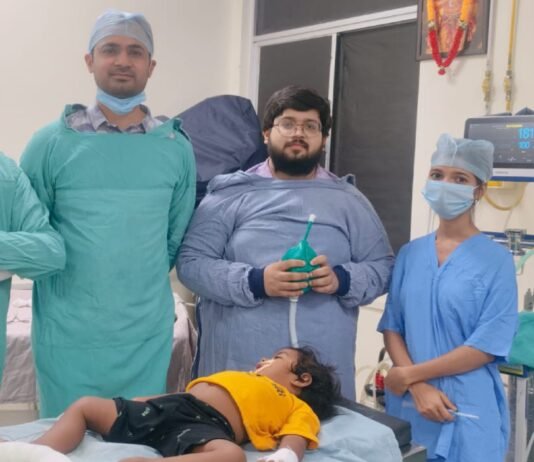 एपेक्स ट्रस्ट हॉस्पिटल में दूरबीन विधि द्वारा 2 वर्षीय मासूम की बची जान