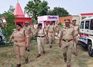 आगामी त्योहारों को लेकर एसपी ने चुनार थाने का किया औचक निरीक्षण