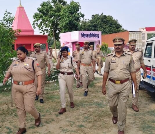 आगामी त्योहारों को लेकर एसपी ने चुनार थाने का किया औचक निरीक्षण