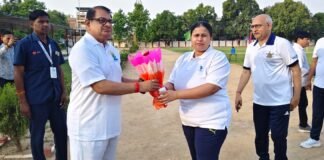 मीरजापुर पुलिस लाइन में अंतरराष्ट्रीय योग दिवस पर सामूहिक योगाभ्यास, पर्यटन महानिदेशक रहे मुख्य अतिथि