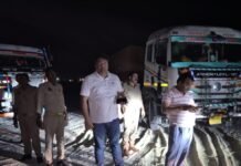 मिर्जापुर में 74 ट्रकों का चालान, 25.79 लाख रुपये जुर्माना वसूला