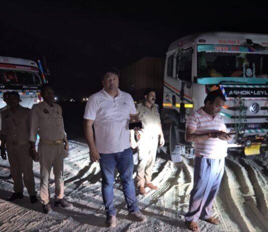 मिर्जापुर में 74 ट्रकों का चालान, 25.79 लाख रुपये जुर्माना वसूला