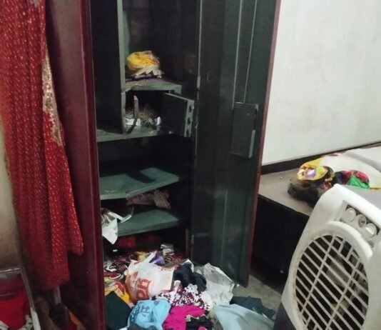 एक ही रात दो घरों में चोरी, लाखों के जेवरात और नकदी पर हाथ साफ
