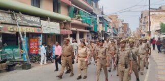 मिर्जापुर में मुहर्रम को लेकर हाई अलर्ट: एसपी ने संवेदनशील इलाकों में किया फ्लैग मार्च