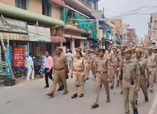 मिर्जापुर में मुहर्रम को लेकर हाई अलर्ट: एसपी ने संवेदनशील इलाकों में किया फ्लैग मार्च