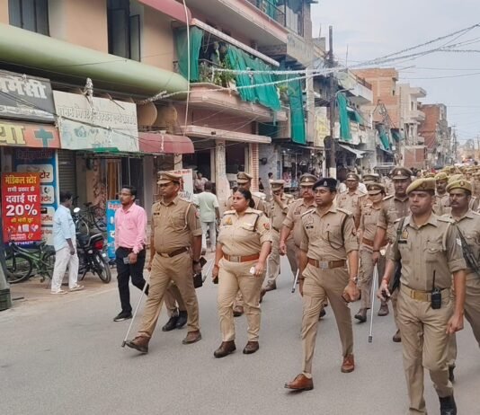 मिर्जापुर में मुहर्रम को लेकर हाई अलर्ट: एसपी ने संवेदनशील इलाकों में किया फ्लैग मार्च