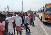 मासूम की मौत के बाद अष्टभुजा टोल प्लाजा पर चक्का जाम, परिजनों में आक्रोश