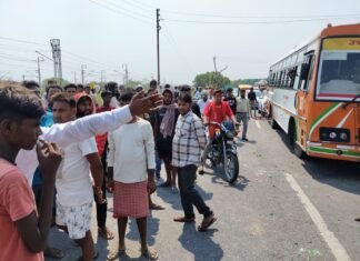 मासूम की मौत के बाद अष्टभुजा टोल प्लाजा पर चक्का जाम, परिजनों में आक्रोश