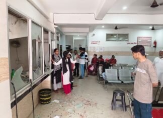 मिर्जापुर के श्रद्धा हॉस्पिटल में तोड़फोड़ और रंगदारी के मामले में पुलिस ने तीन हिरासत में