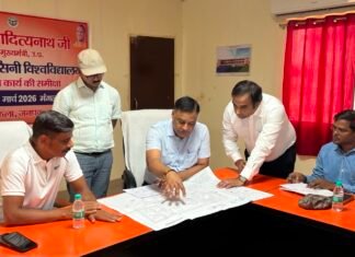 विश्वविद्यालय के निर्माण में देरी पर मंडलायुक्त सख्त, कार्यदायी संस्था को चेतावनी