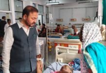 मंडली अस्पताल में ओपीडी के दौरान चार वरिष्ठ चिकित्सक अनुपस्थित