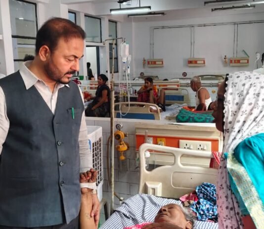मंडली अस्पताल में ओपीडी के दौरान चार वरिष्ठ चिकित्सक अनुपस्थित