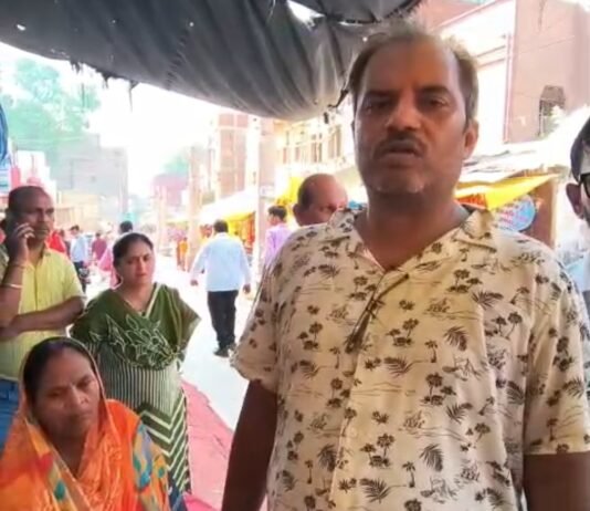 गंगा स्नान के दौरान पर्स चोरी, नकदी समेत जरूरी दस्तावेज गायब