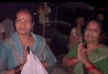 विंध्याचल में गंगा स्नान के दौरान डूबने लगे पांच श्रद्धालु को नविको ने बचाई जान