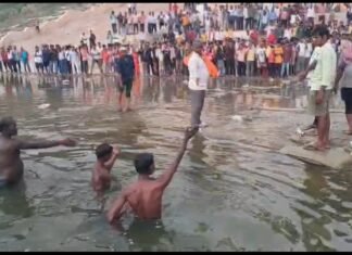 फतहा गंगा घाट पर स्नान के दौरान दो किशोर डूबे, एक का शव बरामद, दूसरे की तलाश जारी