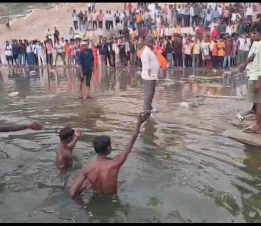 फतहा गंगा घाट पर स्नान के दौरान दो किशोर डूबे, एक का शव बरामद, दूसरे की तलाश जारी
