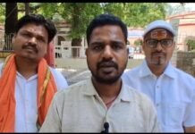 मिर्जापुर के मुख्य मार्गों से मांस-मछली की दुकानें हटाने की मांग को लेकर सभासद मिले डीएम से