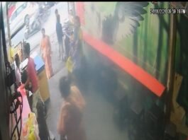 साईं मंदिर के पास महिला का पर्स गायब, सीसीटीवी में दूसरी महिला पर्स ले जाते दिखी