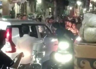 बीजेपी जिला महामंत्री के परिजनों से सड़क पर विवाद, वीडियो वायरल