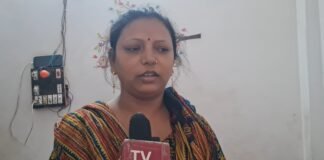 उधार दिए रुपये वापस दिलाने की मांग, महिला ने लगाए आरोप