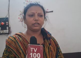 उधार दिए रुपये वापस दिलाने की मांग, महिला ने लगाए आरोप