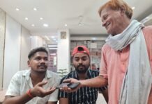 खोया मोबाइल पाकर चेहरे पर लौटी चमक ,मिर्जापुर