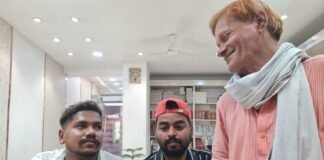 खोया मोबाइल पाकर चेहरे पर लौटी चमक ,मिर्जापुर