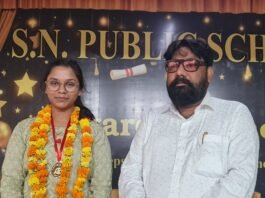 नीट परीक्षा में सफलता पर एस.एन. पब्लिक स्कूल की छात्रा सोनम मौर्य का हुआ सम्मान