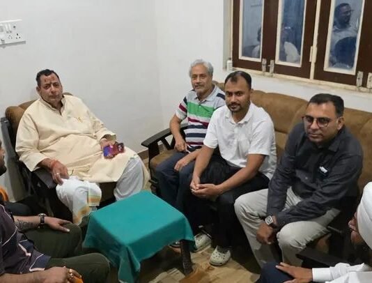 तोड़फोड़ मामले में श्रद्धा नर्सिंग होम पहुंचे विधायक
